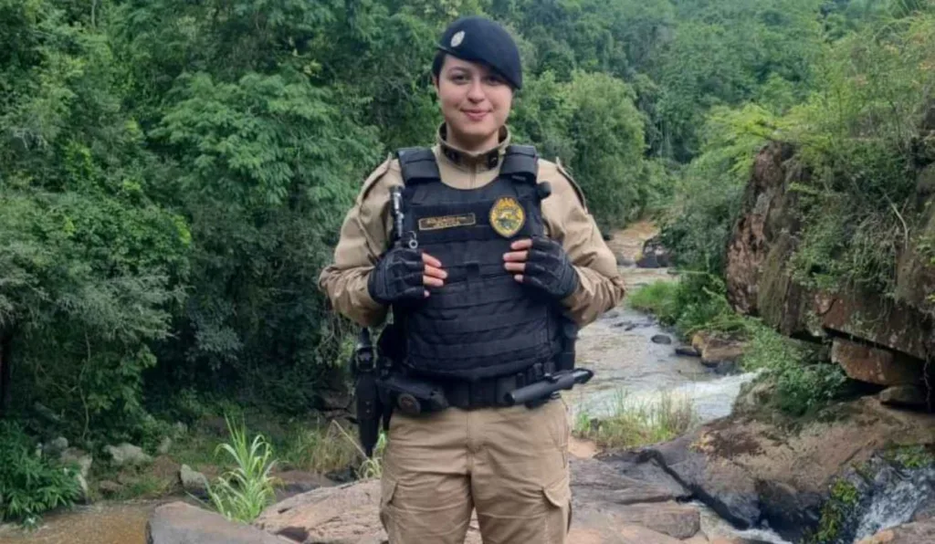 policial militar fardada