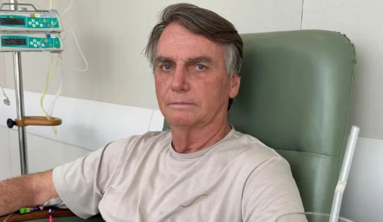 Jair Bolsonaro internado em hospital de Brasília