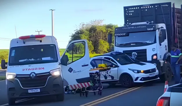 motorista morre após ter carro atingido por caminhão ao cruzar a BR-373, em Ipiranga