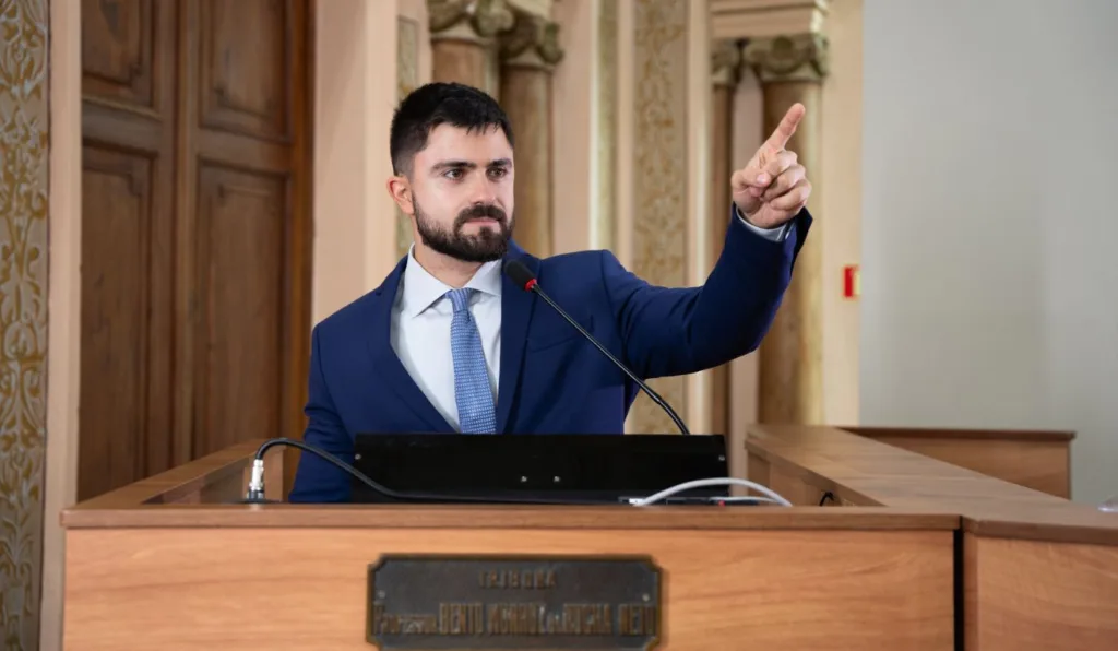 João Bettega alega ter sido ameaçado de morte antes de expulsão do MBL.