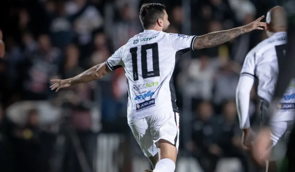 Boschilia comemora o golaço feito contra o América-MG (Foto: André Johnson/ OFEC)