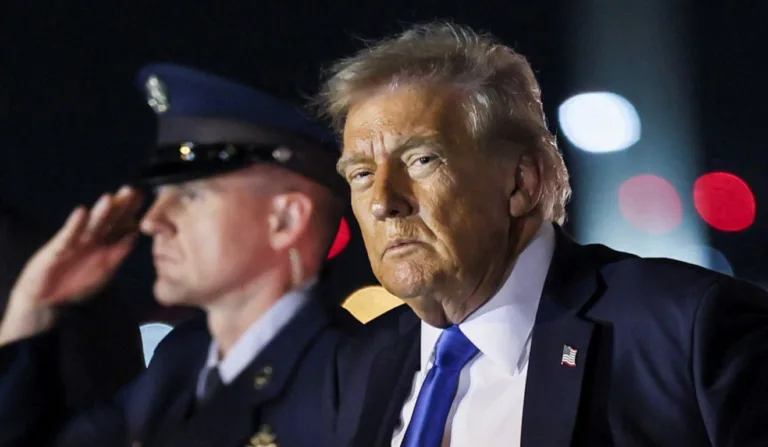 foto do presidente Trump para ilustrar a reabertura da prisão Alcatraz