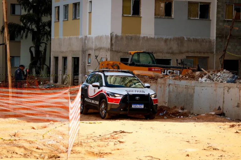 Elevador despenca em obra