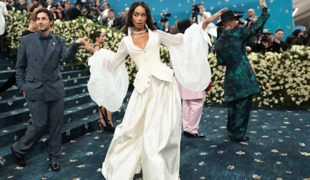 Laura Harrier no Met Gala.