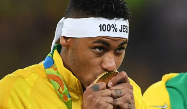 neymar com a faixa 100% jesus