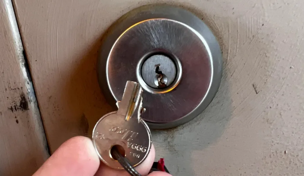 chave quebrada na fechadura