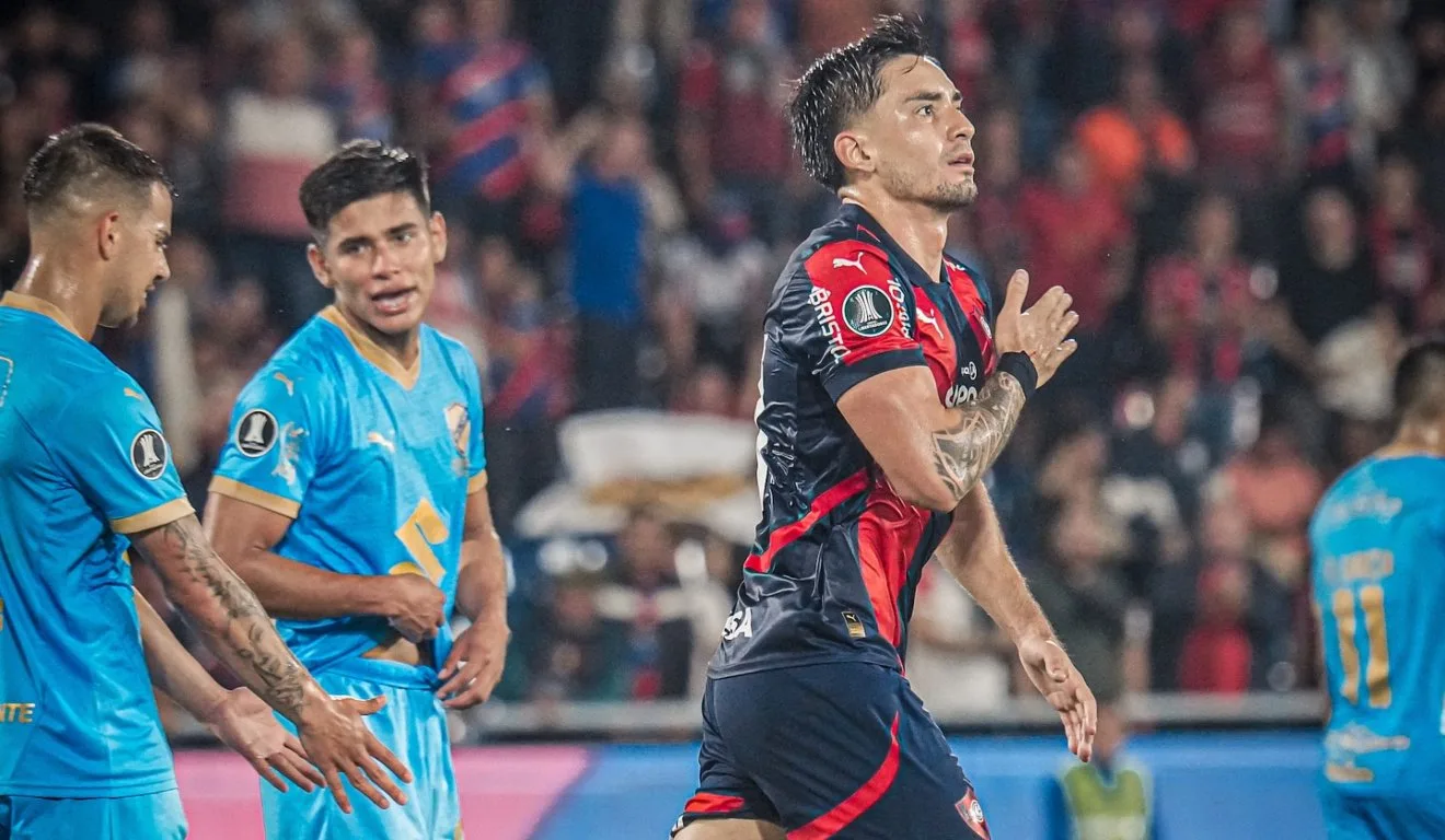 lance de jogo entre Cerro Porteño e Bolívar