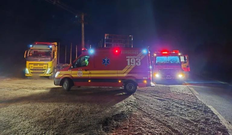 Acidente na BR-280 aconteceu por volta das 4h desta sexta-feira (16)