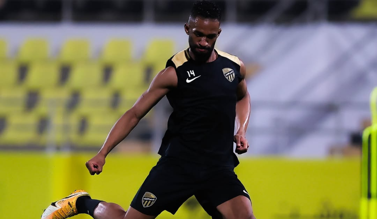jogador do Al Ittihad durante aquecimento para o jogo.