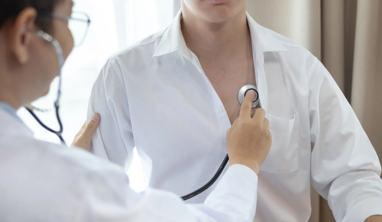 mulher em consulta com médico para ilustrar exames ginecológicos