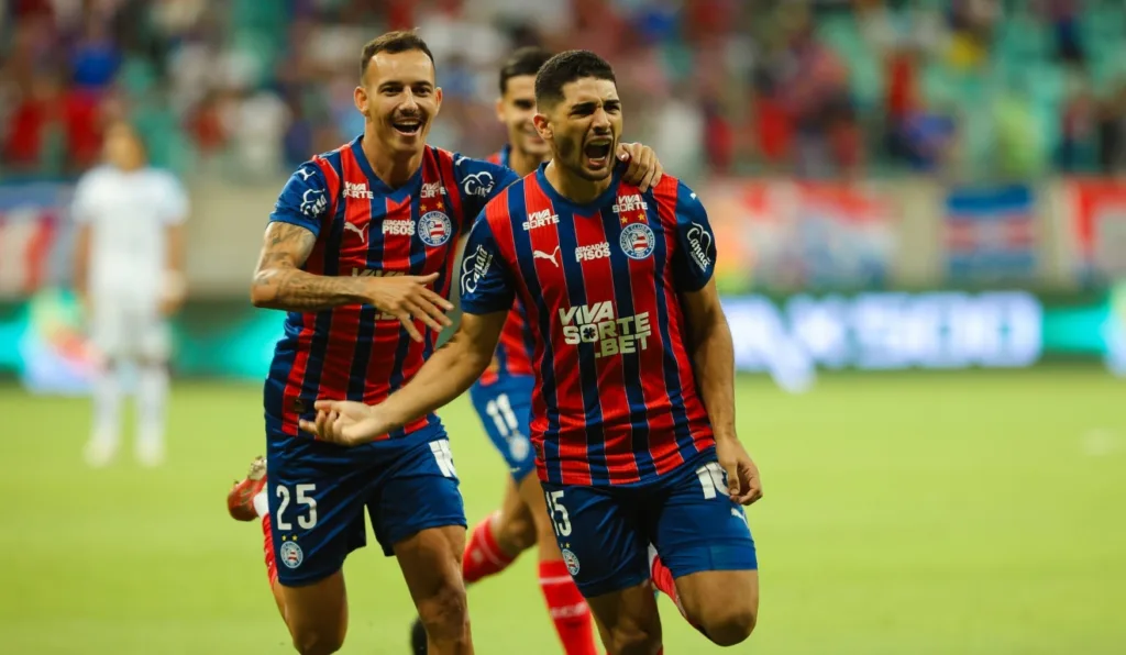 Michel Araujo comemorando gol pelo Bahia