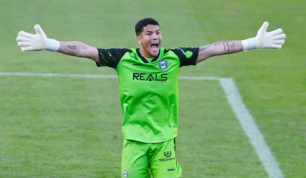 Com a ausência de Pedro Morisco no início da Série B, o goleiro Pedro Rangel foi importante para o bom início defensivo do Coxa.