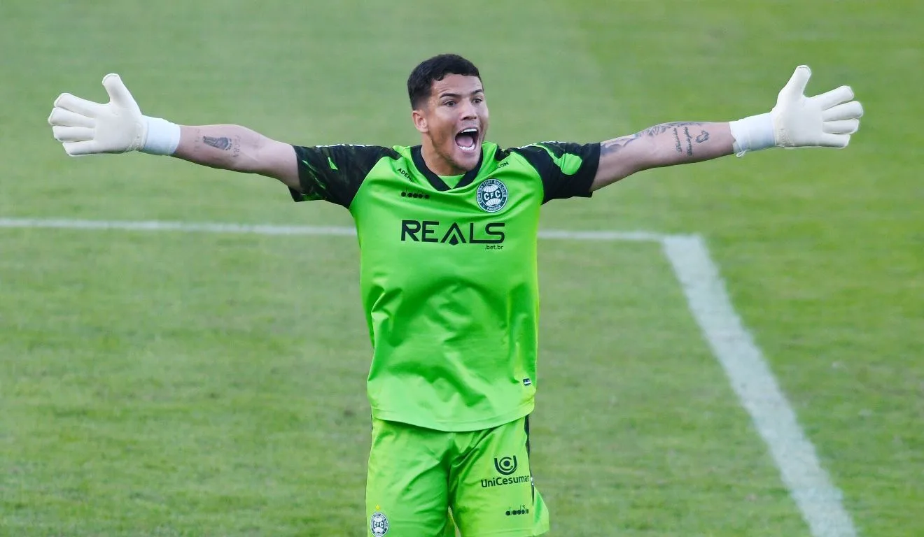 Com a ausência de Pedro Morisco no início da Série B, o goleiro Pedro Rangel foi importante para o bom início defensivo do Coxa.