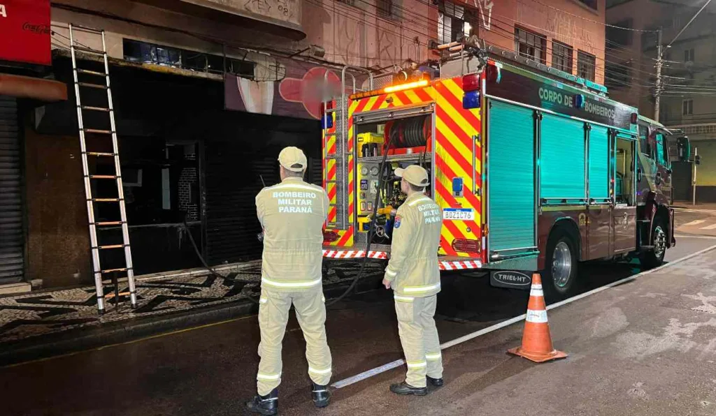 Incêndio foi registrado em bar no Centro de Curitiba