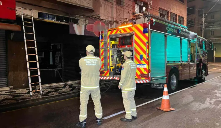Incêndio foi registrado em bar no Centro de Curitiba