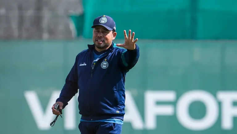 Denis Iwamura, técnico interino. (Foto: JP Pacheco/ Coritiba)