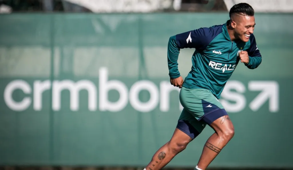 Sebastián Gómez em treino no Coritiba nesta sexta-feira (9).