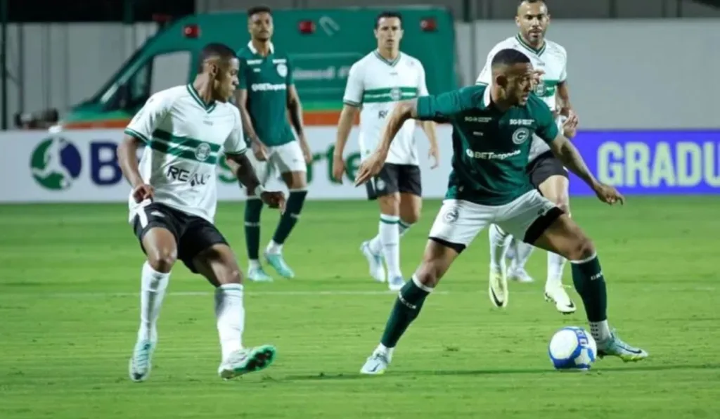 Na última partida na Serrinha, Goiás x Coritiba empataram em 1x1