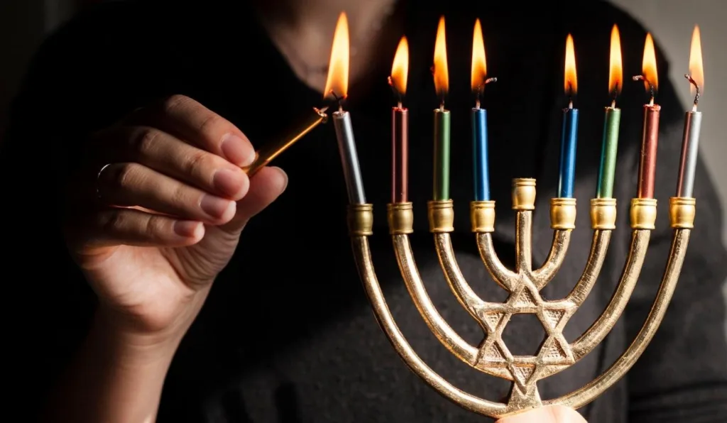 judeu acendendo velas