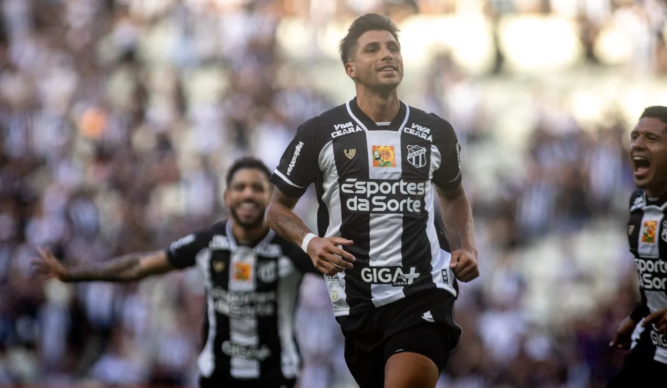 Lucas Mugni comemorando gol pelo Ceará