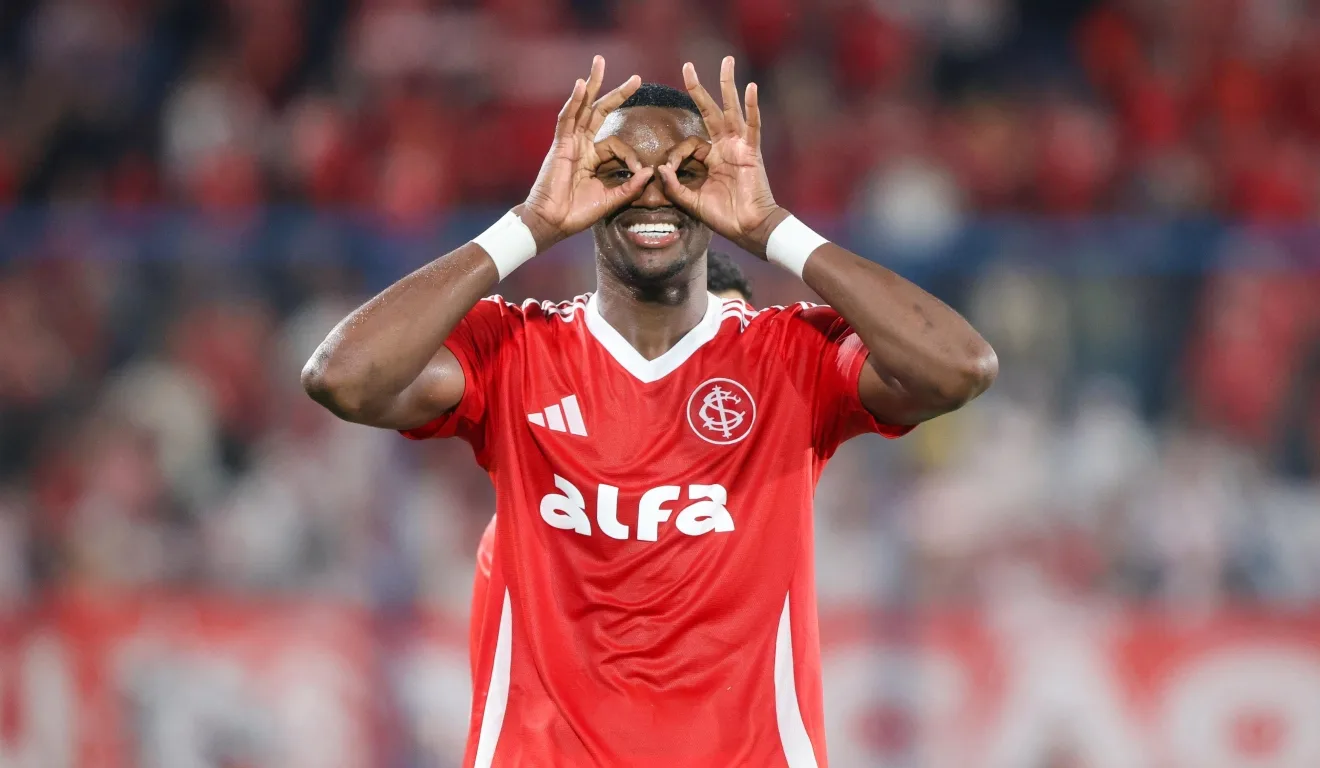 Ricardo Martins comemorando gol pelo Inter,