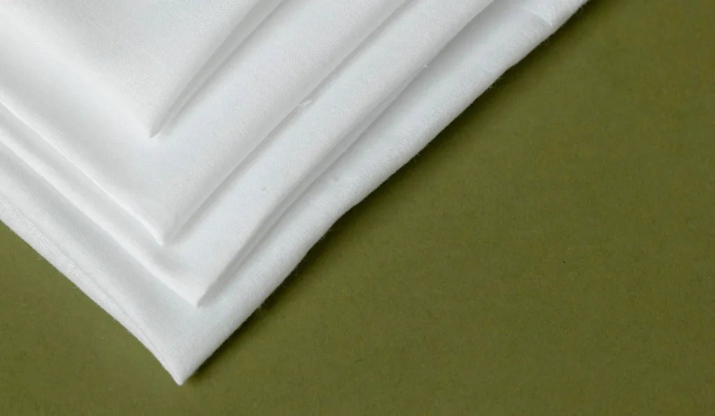 pano de prato branco em superfície