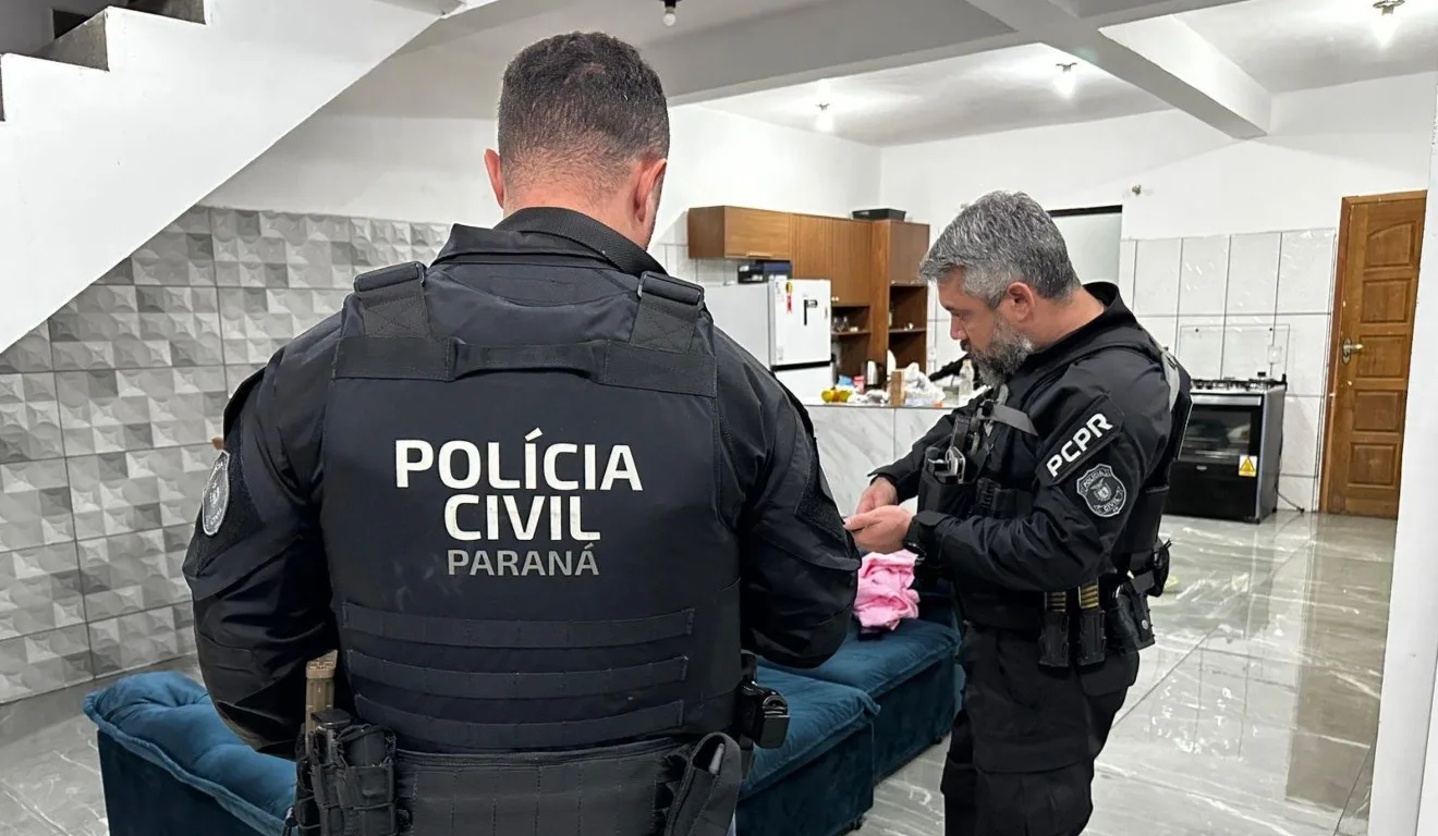 policiais civis em operação contra quadrilha que roubava e adulterava soja