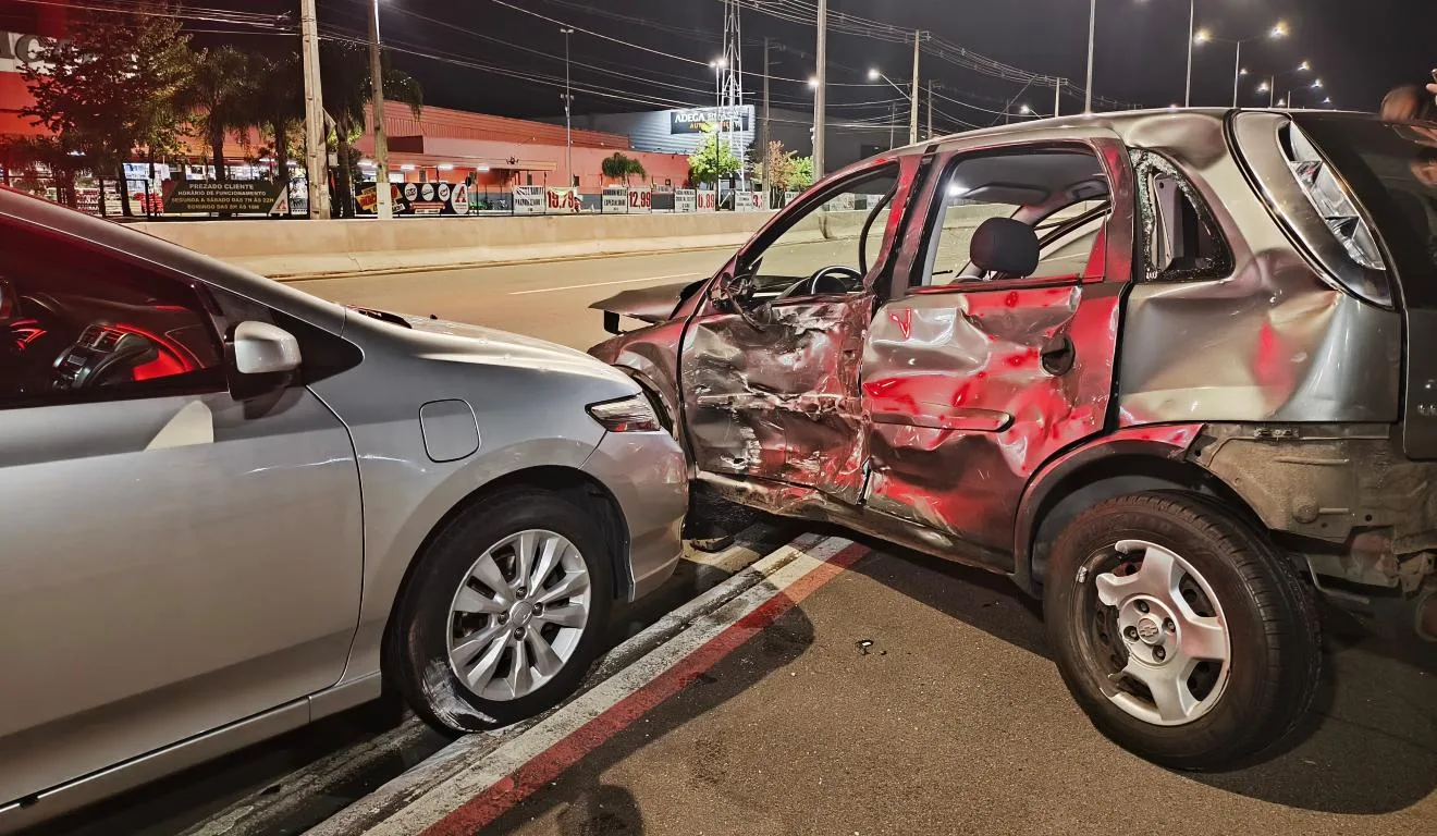 adolescente em moto foge da polícia e causa acidente em Pinhais