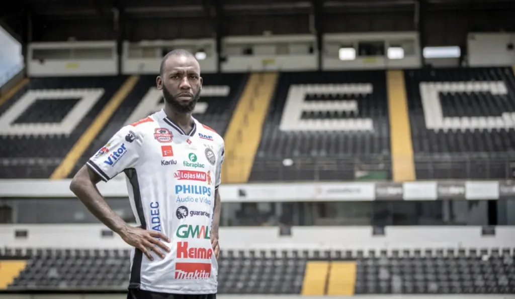 Allano, atacante do Operário.