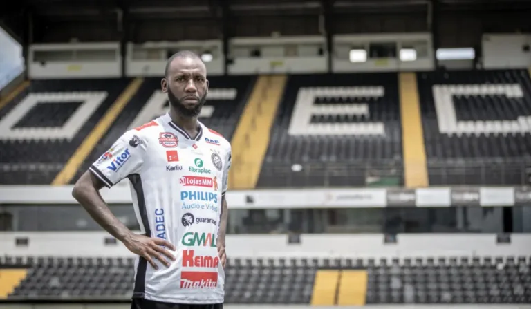 Allano, atacante do Operário.