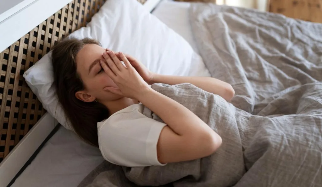 mulher com insônia