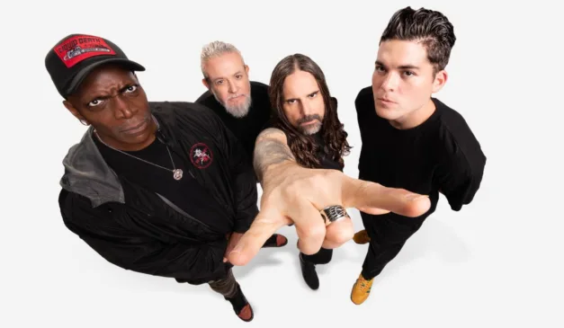 Andreas Kisser e o Sepultura antes do último show em Curitiba