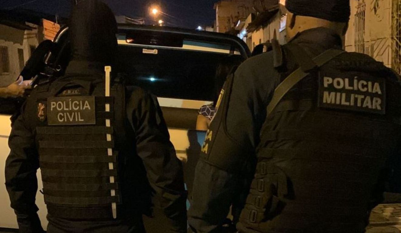 Polícia prendeu marido e sogro por manterem esposa em cárcere privado