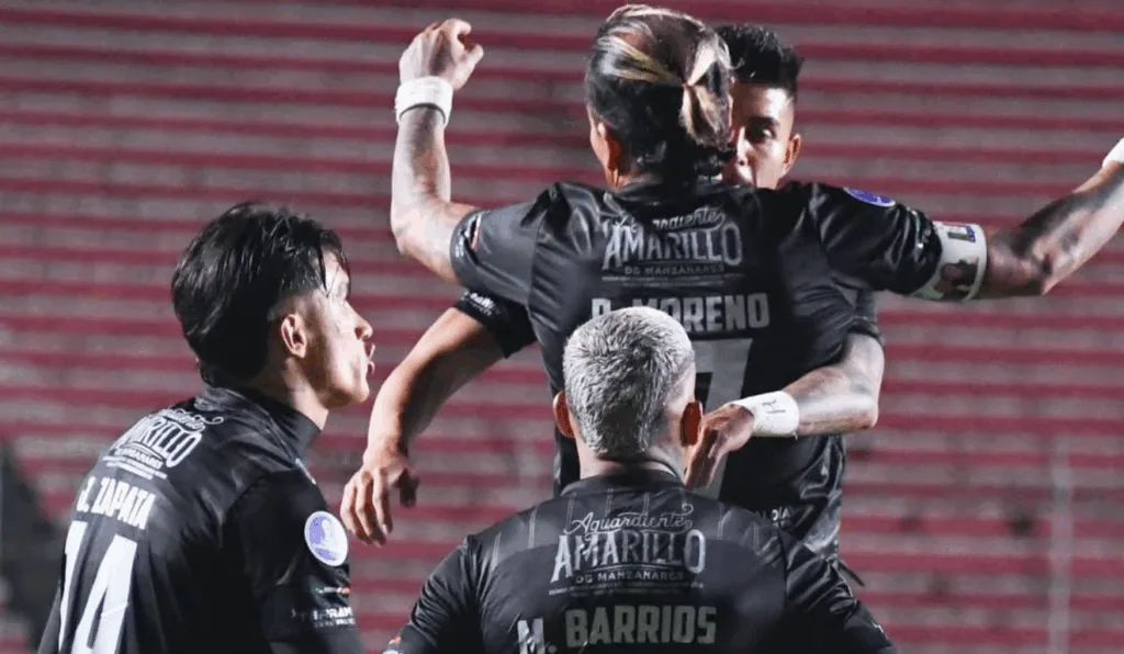 Imagem dos jogadores do Once Caldas.