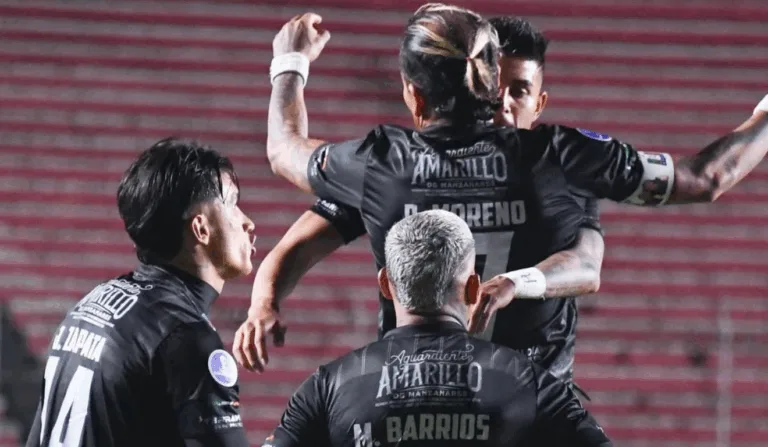 Imagem dos jogadores do Once Caldas.