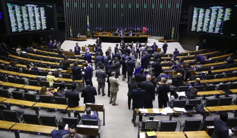 Câmara dos Deputados aumentou o número de deputados federais e Paraná é beneficiado