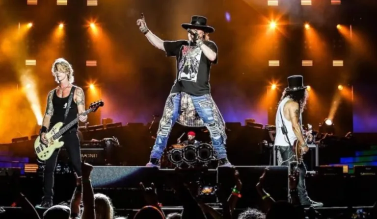 Banda se apresentando.