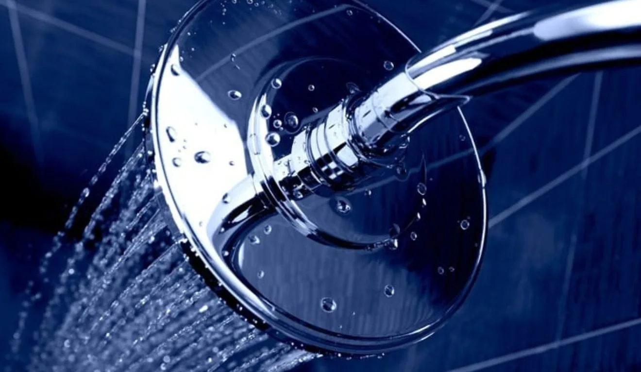 Chuveiro bom é aquele que permite um bom banho com uma boa música