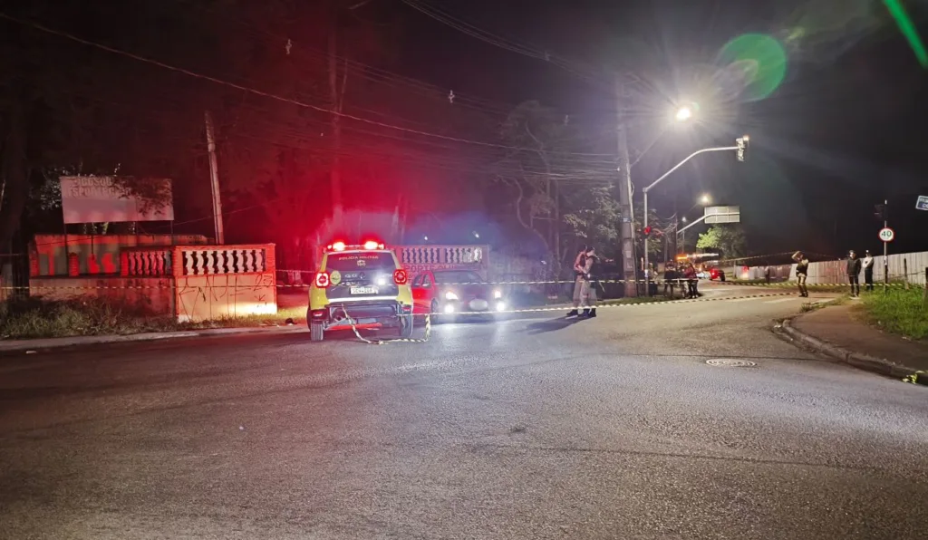 jovens são mortos a tiros após jogo de futebol no Tatuquara, em Curitiba