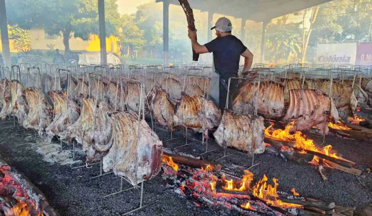 Costelão de Cascavel é tradicional na cidade e já foi considerado o maior churrasco do mundo