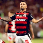 Arrascaeta comemora gol contra o Bahia pelo Brasileirão