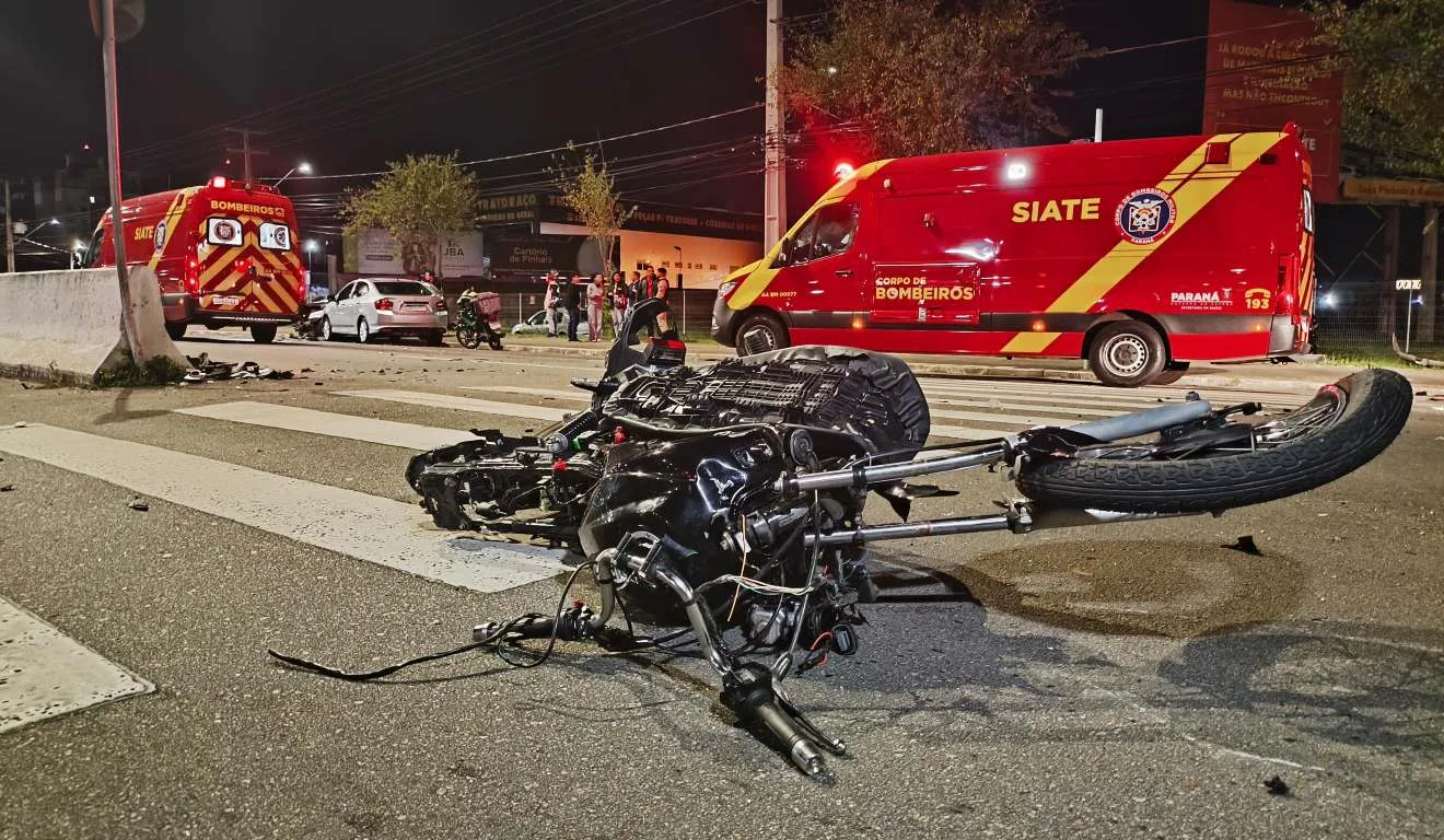 adolescente em moto foge da polícia e causa acidente em Pinhais
