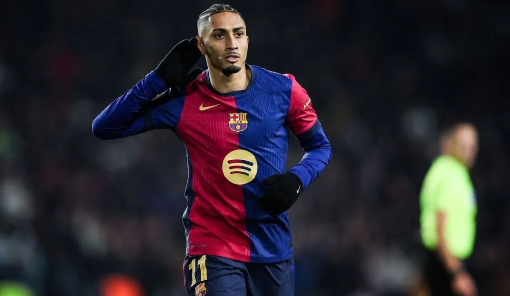 Raphinha ao lado de Lamine Yamal é o destaque do Barcelona