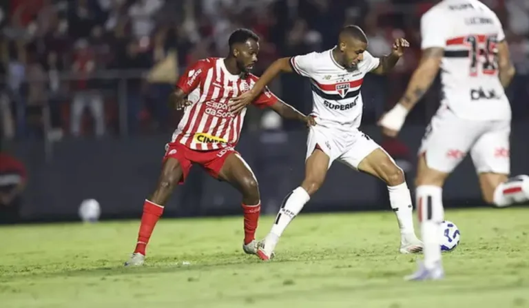 São Paulo tem vantagem após vencer o primeiro jogo por 2x1