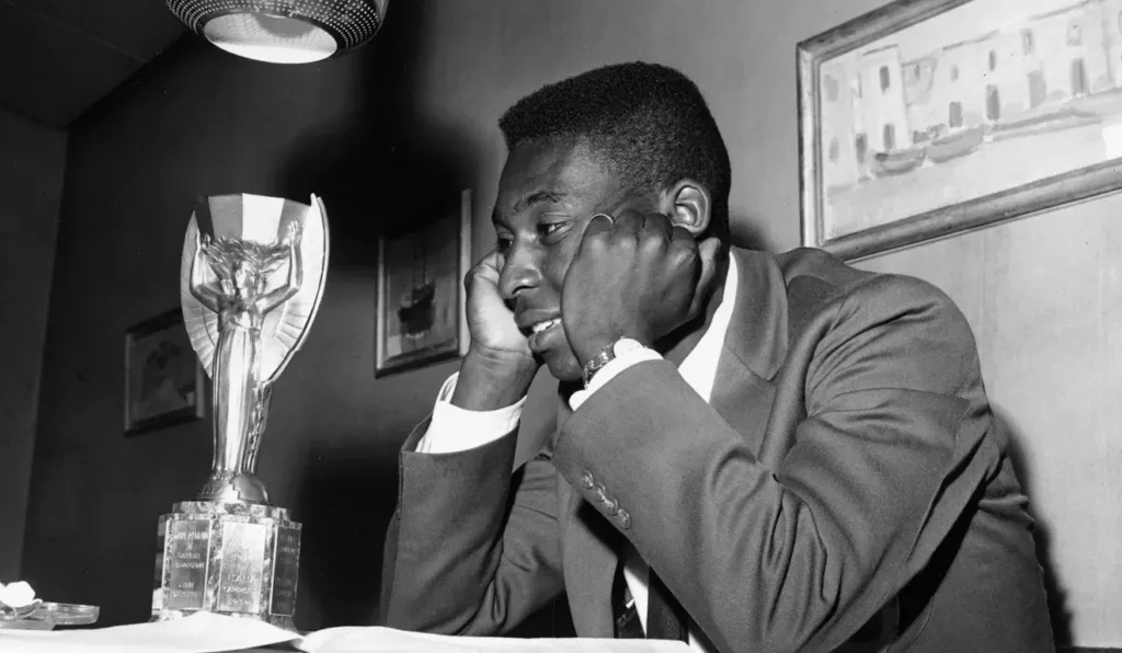 Pelé com a taça Jules Rimet
