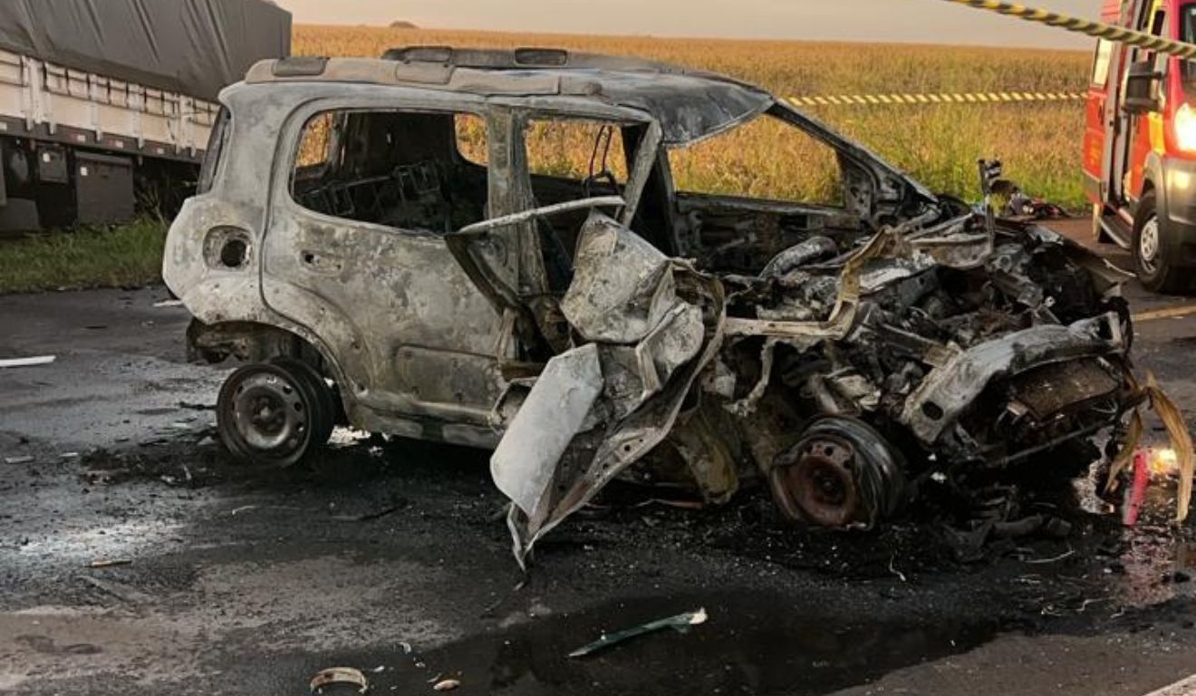 Três pessoas morreram em engavetamento no Paraná