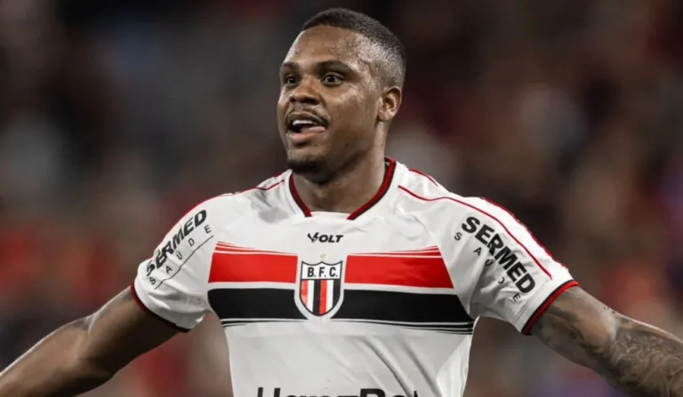 Alexandre Jesus comemora gol do Botafogo-SP contra o Athletico