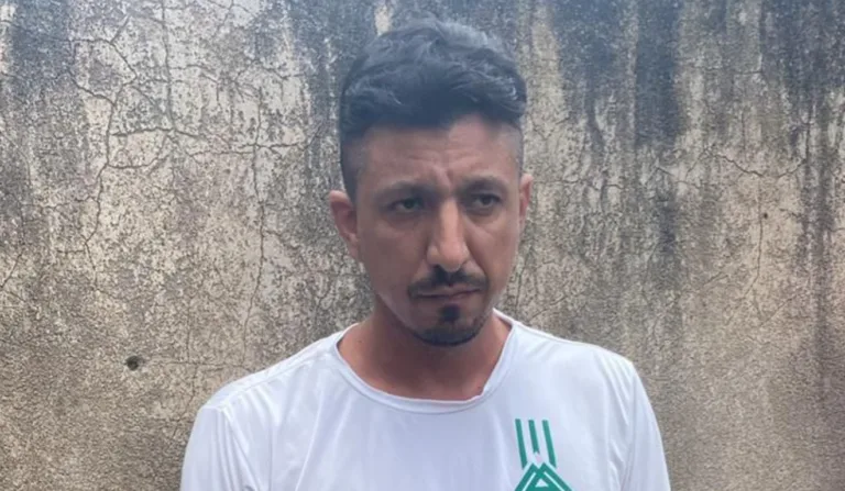 Alexandro fugiu em uma bicicleta após matar a esposa a facadas