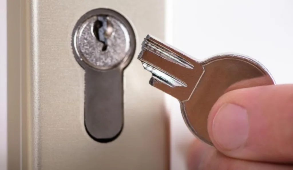 chave quebrada na fechadura