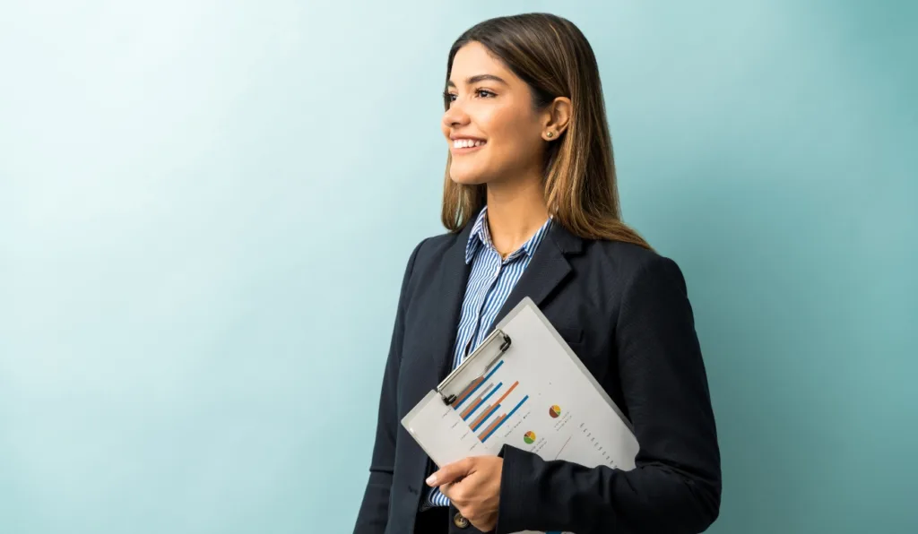mulher trabalhando em escritório